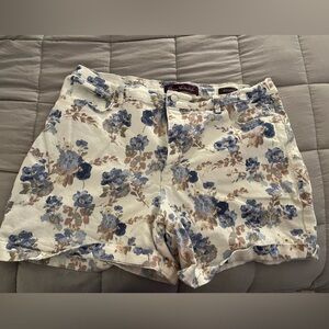 Gloria Vanderbilt pattered denim shorts, size 16, Amanda
